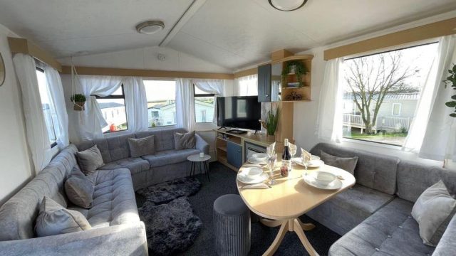002 Beaumaris Living area