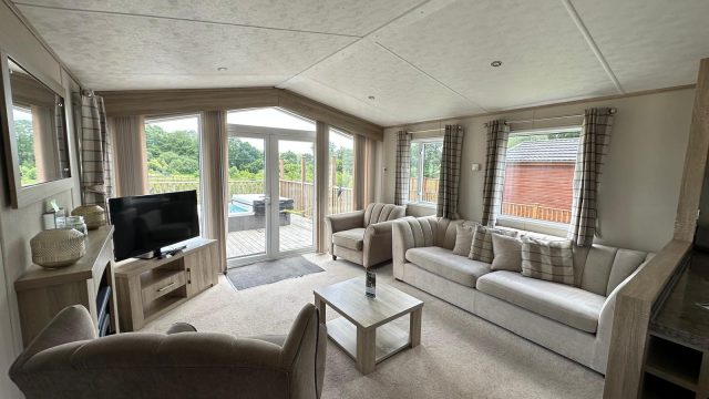 003 Helmsley Lounge