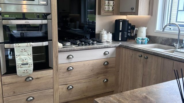 003 Kitchen
