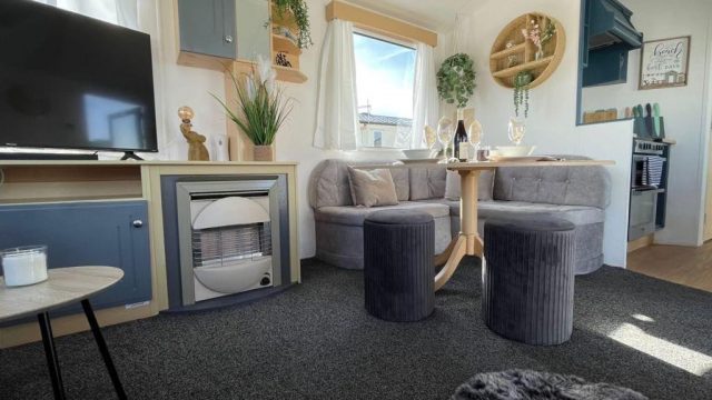 004 Beaumaris Lounge