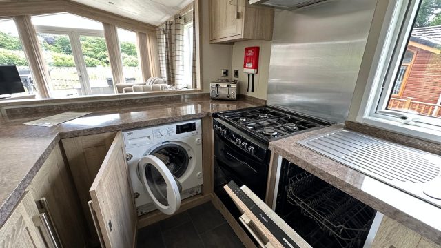004 Helmsley Kitchen
