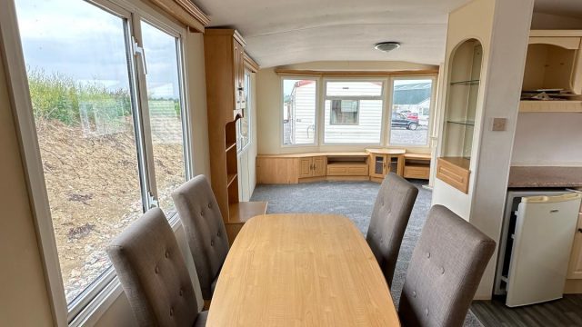 005 Dining area