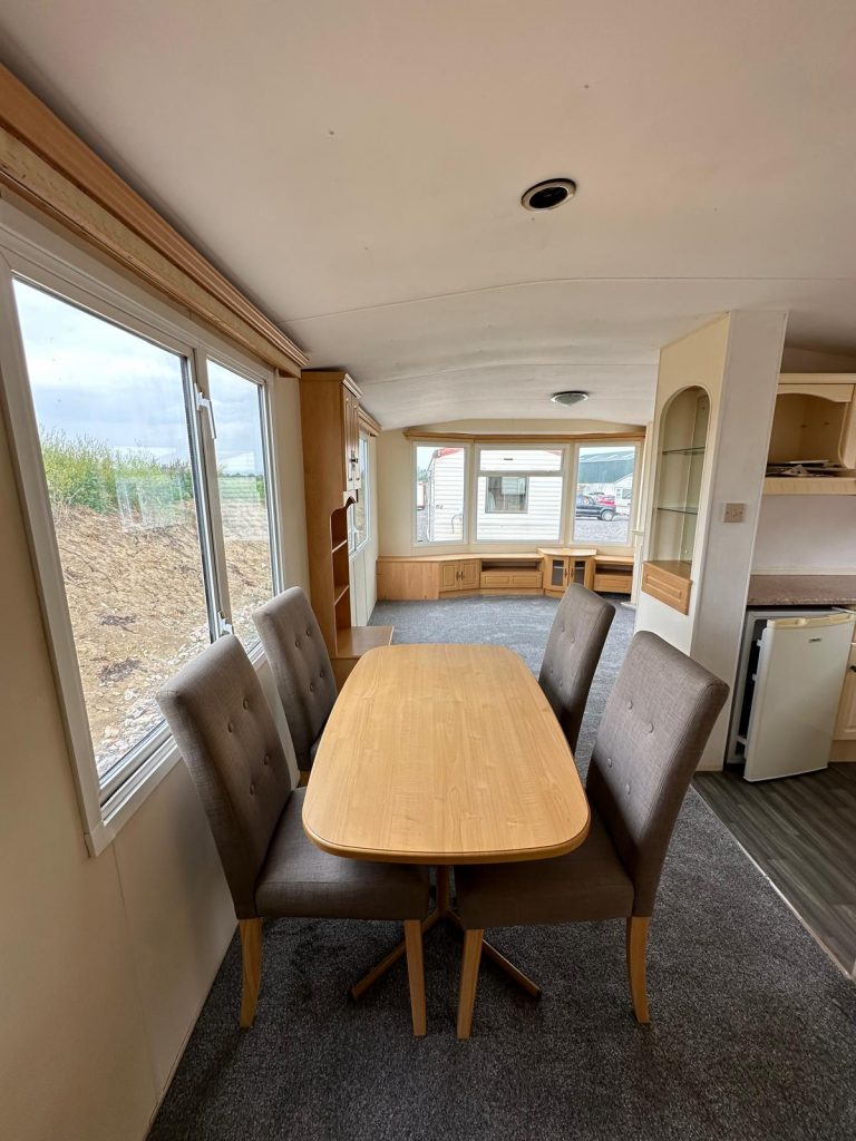 005 Dining area