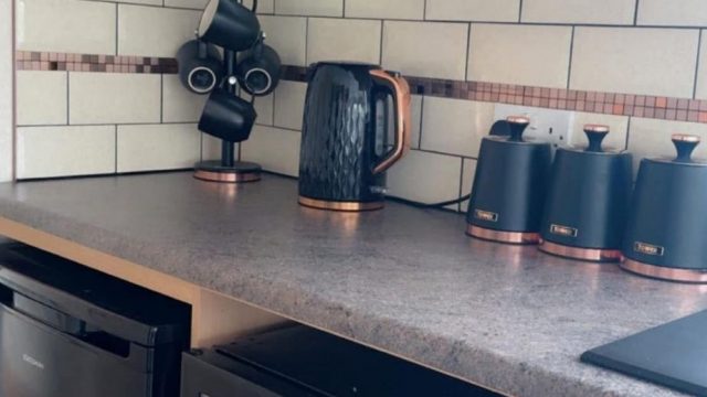 006 Delta Deluxe Kitchen