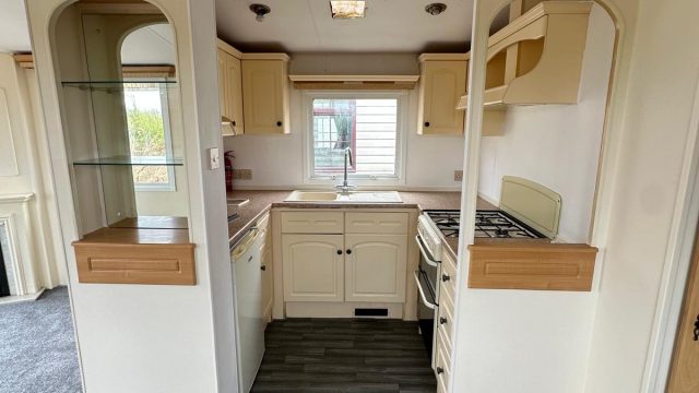 006 Kitchen