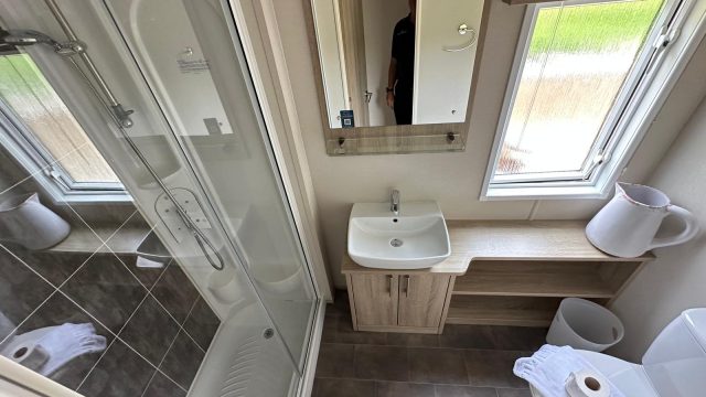 009 Helmsley Bathroom