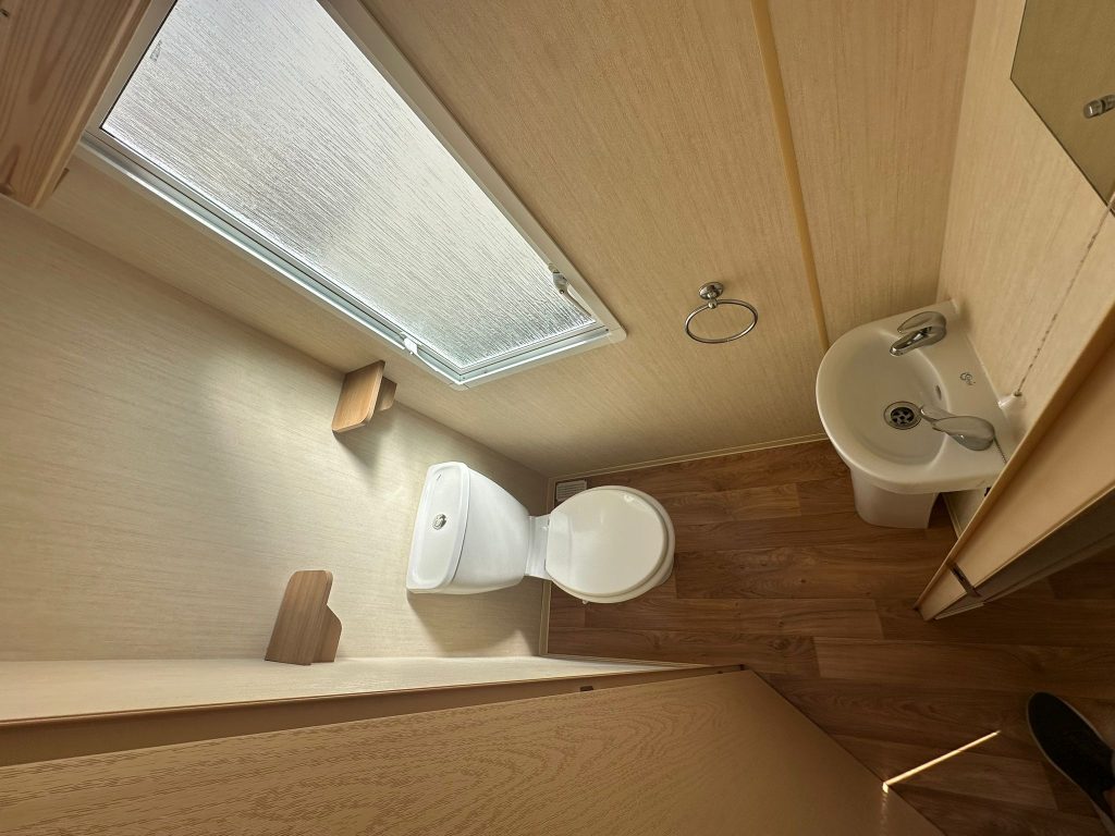 012 Horizon 2011 Toilet