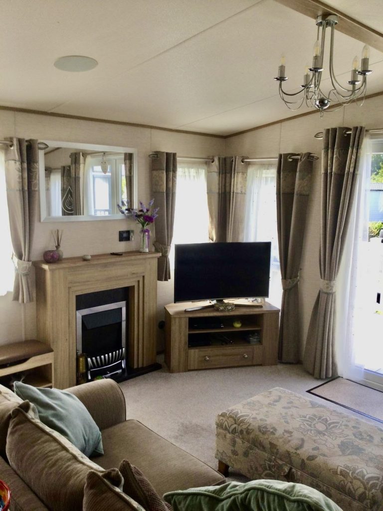 004 Ambleside Premier Lounge