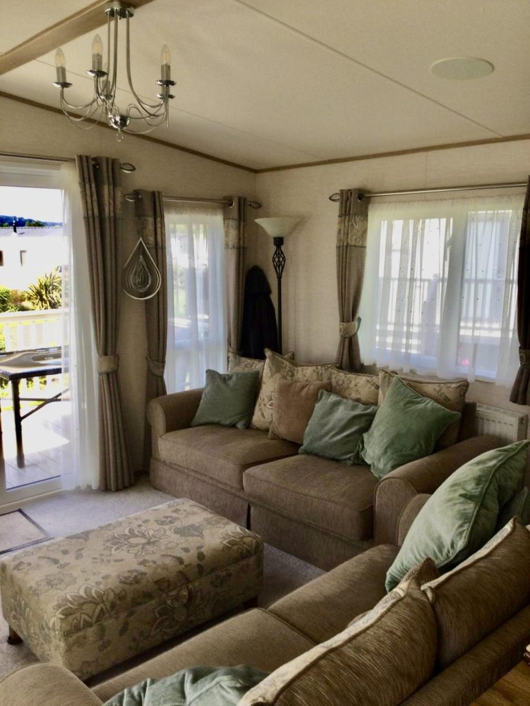 005 Ambleside Premier Lounge