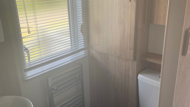 011 Waverly Shower Room