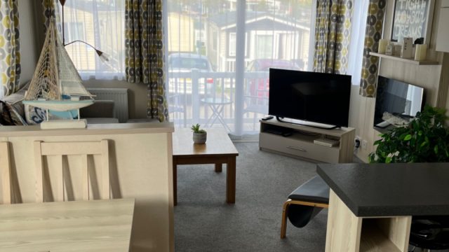 002 Atlas Onyx living