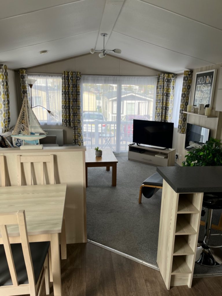 002 Atlas Onyx living