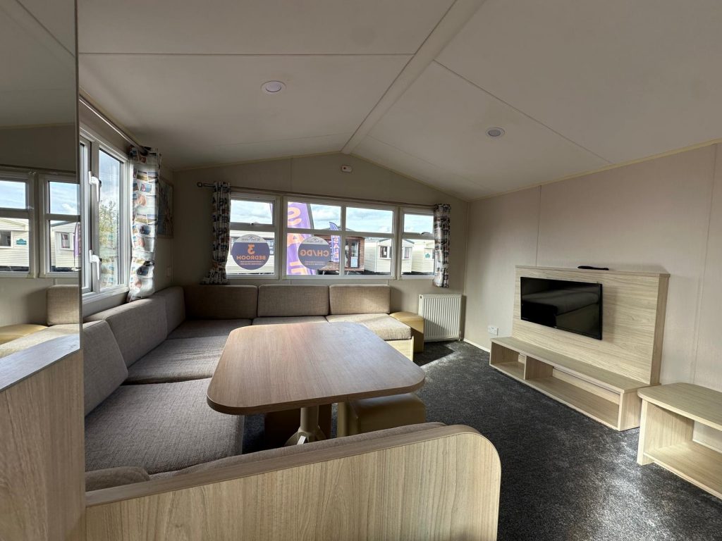 002 Pier Lounge