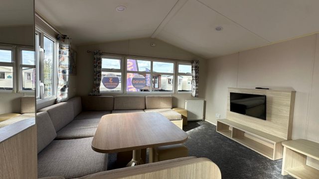 002 Pier Lounge