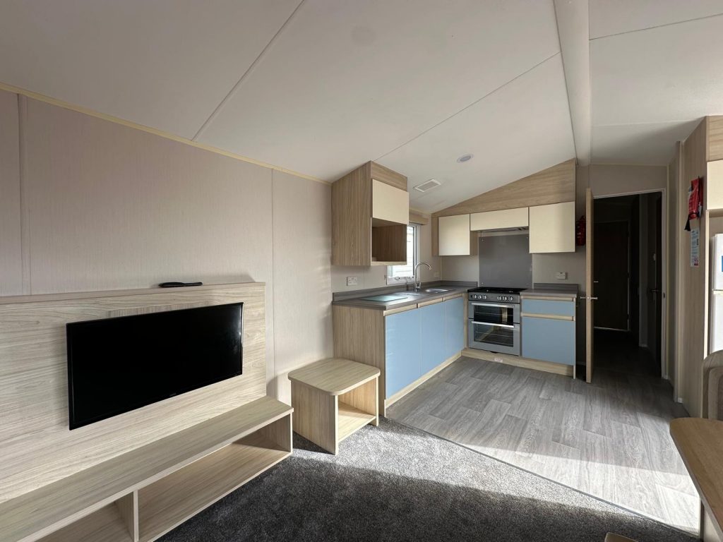 004 pier kitchen