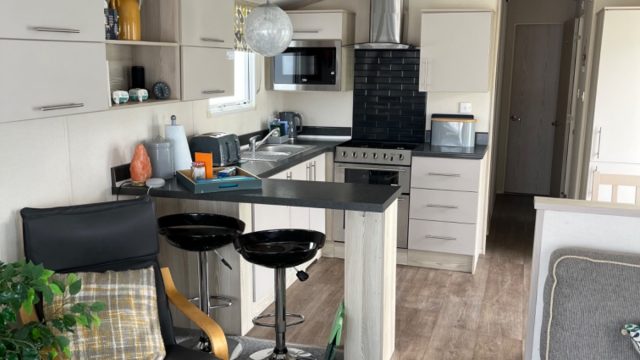 005 Atlas Onyx kitchen