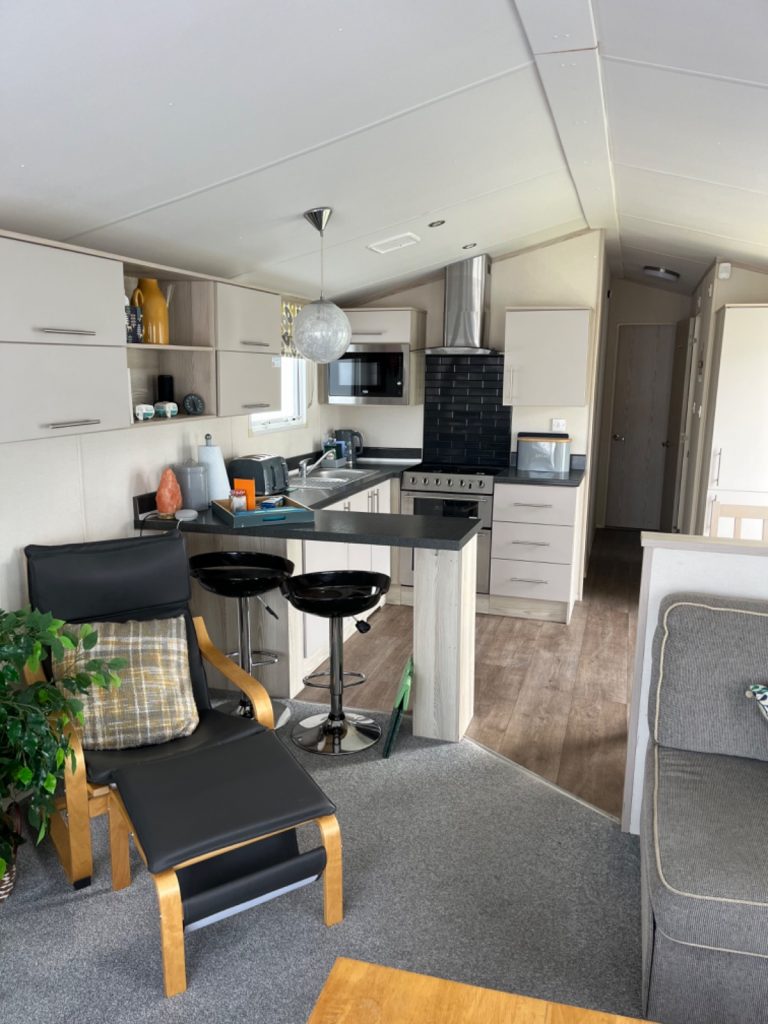 005 Atlas Onyx kitchen