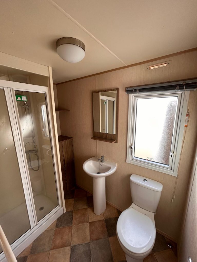 006 Horizon Shower Room